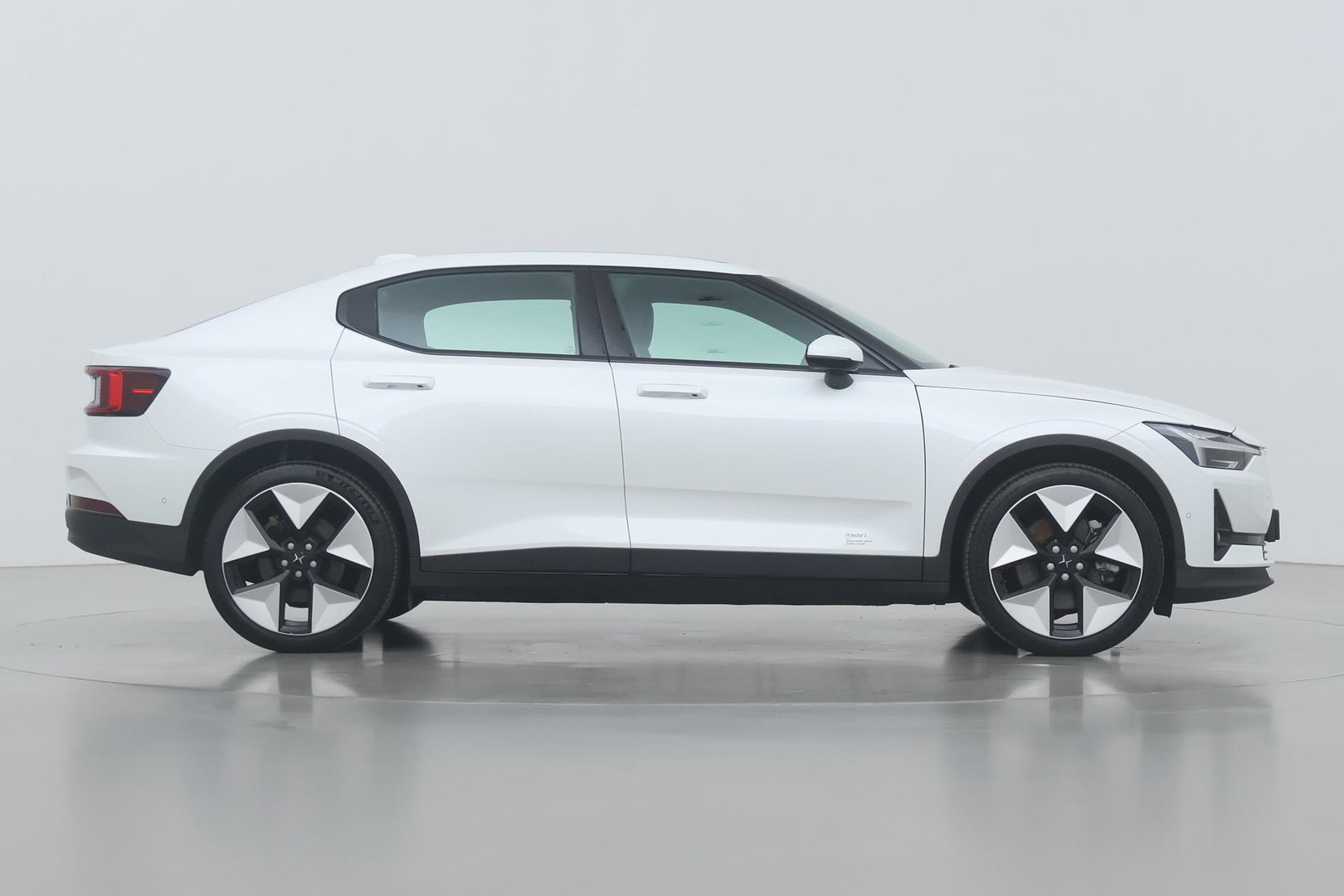 Polestar 2 Long Range Single Motor 78 kWh | Plus | Pilot | Panoramadak | Harman/Kardon | 360° Camera | Warmtepomp | BLIS | Stoel+Stuurverwarming | 20 Inch