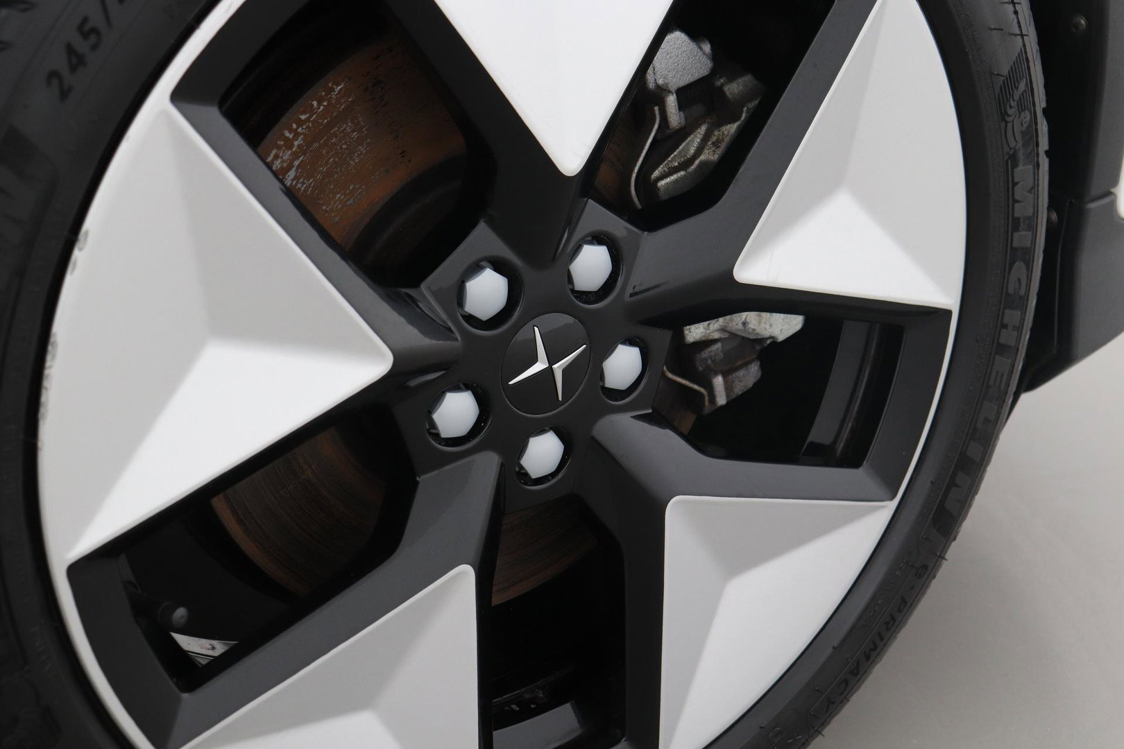 Polestar 2 Long Range Single Motor 78 kWh | Plus | Pilot | Panoramadak | Harman/Kardon | 360° Camera | Warmtepomp | BLIS | Stoel+Stuurverwarming | 20 Inch