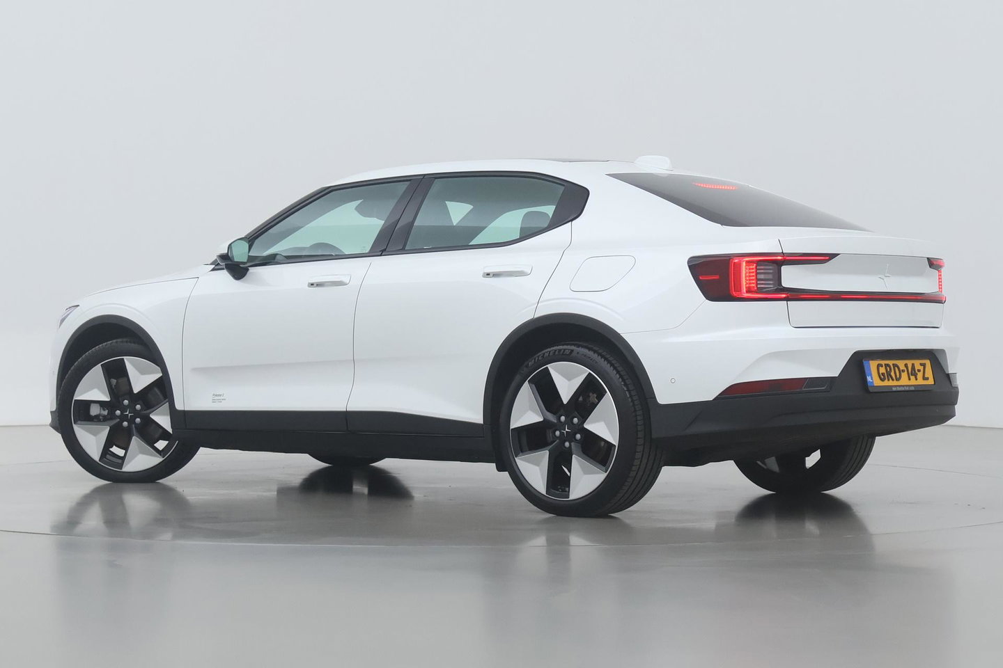 Polestar 2 Long Range Single Motor 78 kWh | Plus | Pilot | Panoramadak | Harman/Kardon | 360° Camera | Warmtepomp | BLIS | Stoel+Stuurverwarming | 20 Inch