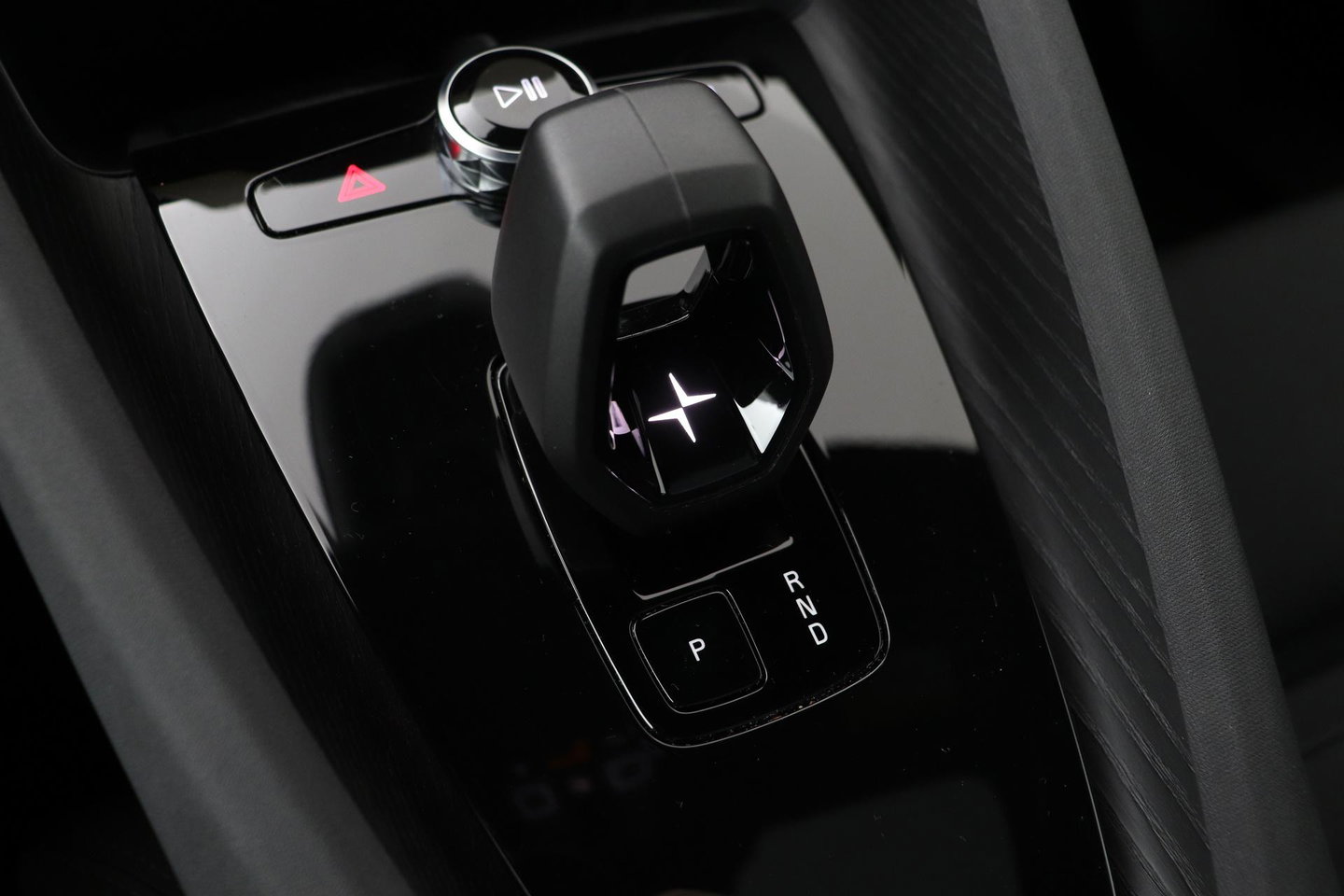 Polestar 2 Long Range Single Motor 78 kWh | Plus | Pilot | Panoramadak | Harman/Kardon | 360° Camera | Warmtepomp | BLIS | Stoel+Stuurverwarming | 20 Inch