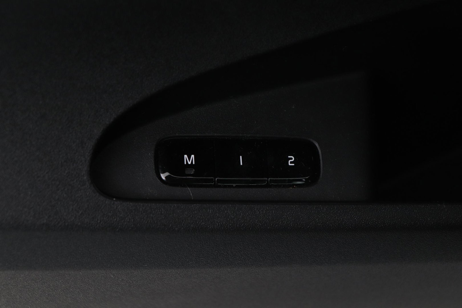 Polestar 2 Long Range Single Motor 78 kWh | Plus | Pilot | Panoramadak | Harman/Kardon | 360° Camera | Warmtepomp | BLIS | Stoel+Stuurverwarming | 20 Inch