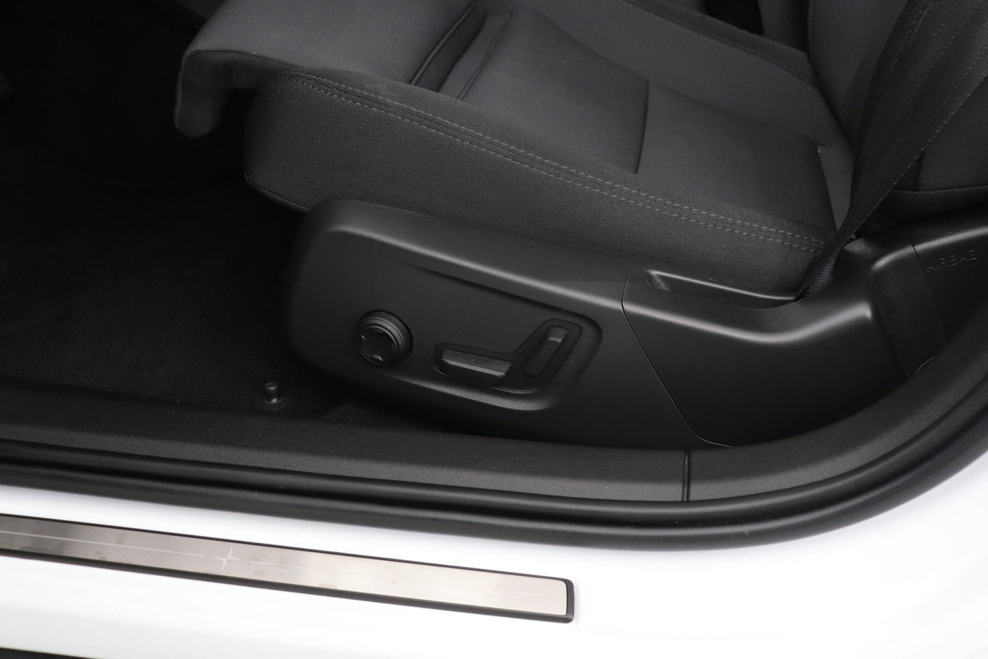 Polestar 2 Long Range Single Motor 78 kWh | Plus | Pilot | Panoramadak | Harman/Kardon | 360° Camera | Warmtepomp | BLIS | Stoel+Stuurverwarming | 20 Inch