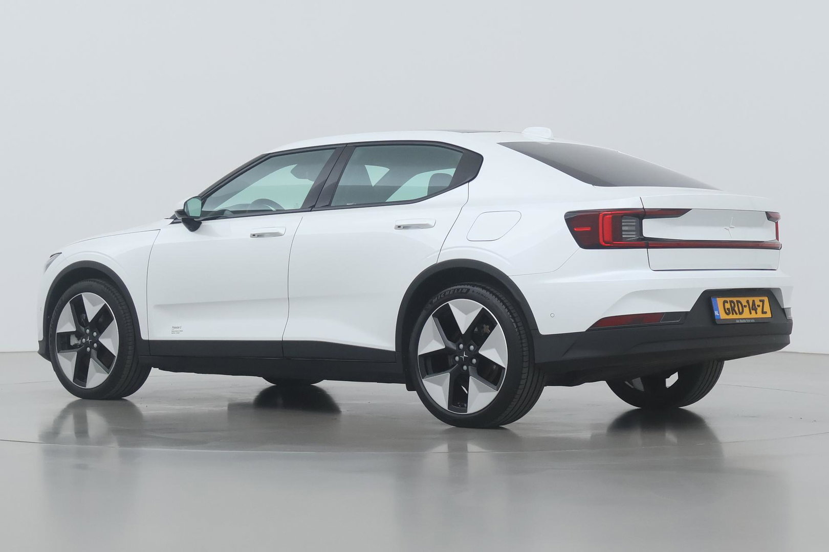 Polestar 2 Long Range Single Motor 78 kWh | Plus | Pilot | Panoramadak | Harman/Kardon | 360° Camera | Warmtepomp | BLIS | Stoel+Stuurverwarming | 20 Inch