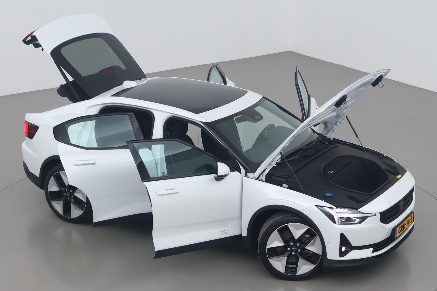Polestar 2 Long Range Single Motor 78 kWh | Plus | Pilot | Panoramadak | Harman/Kardon | 360° Camera | Warmtepomp | BLIS | Stoel+Stuurverwarming | 20 Inch