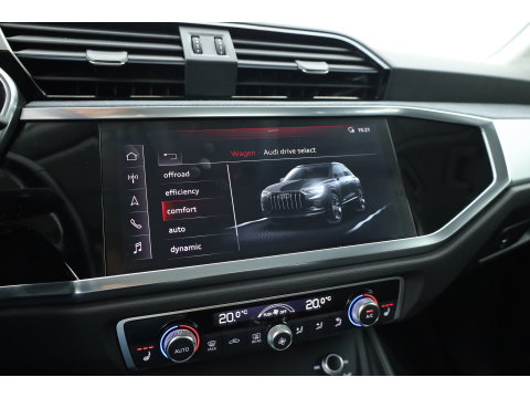 Audi Q3 35 TFSI S Line | Rijklaar! |  Dig. Cockpit | Trekhaak | Cruise Contr. | 360cam | Stoelverw.