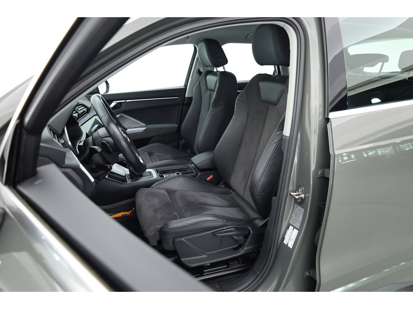 Audi Q3 35 TFSI S Line | Rijklaar! |  Dig. Cockpit | Trekhaak | Cruise Contr. | 360cam | Stoelverw.