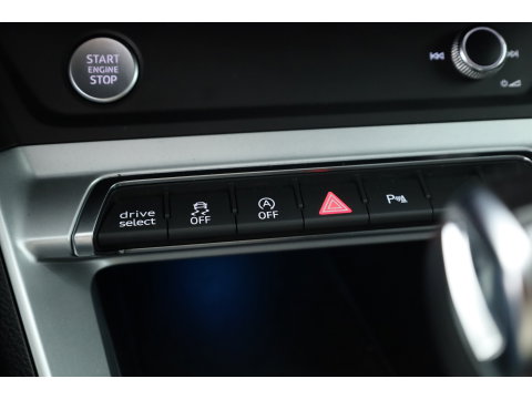 Audi Q3 35 TFSI S Line | Rijklaar! |  Dig. Cockpit | Trekhaak | Cruise Contr. | 360cam | Stoelverw.