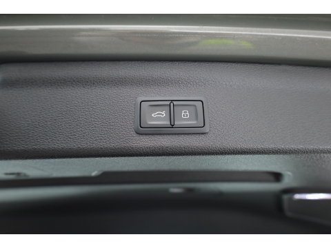 Audi Q3 35 TFSI S Line | Rijklaar! |  Dig. Cockpit | Trekhaak | Cruise Contr. | 360cam | Stoelverw.