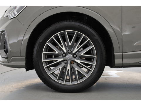 Audi Q3 35 TFSI S Line | Rijklaar! |  Dig. Cockpit | Trekhaak | Cruise Contr. | 360cam | Stoelverw.
