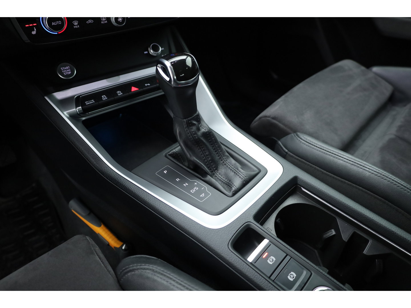 Audi Q3 35 TFSI S Line | Rijklaar! |  Dig. Cockpit | Trekhaak | Cruise Contr. | 360cam | Stoelverw.