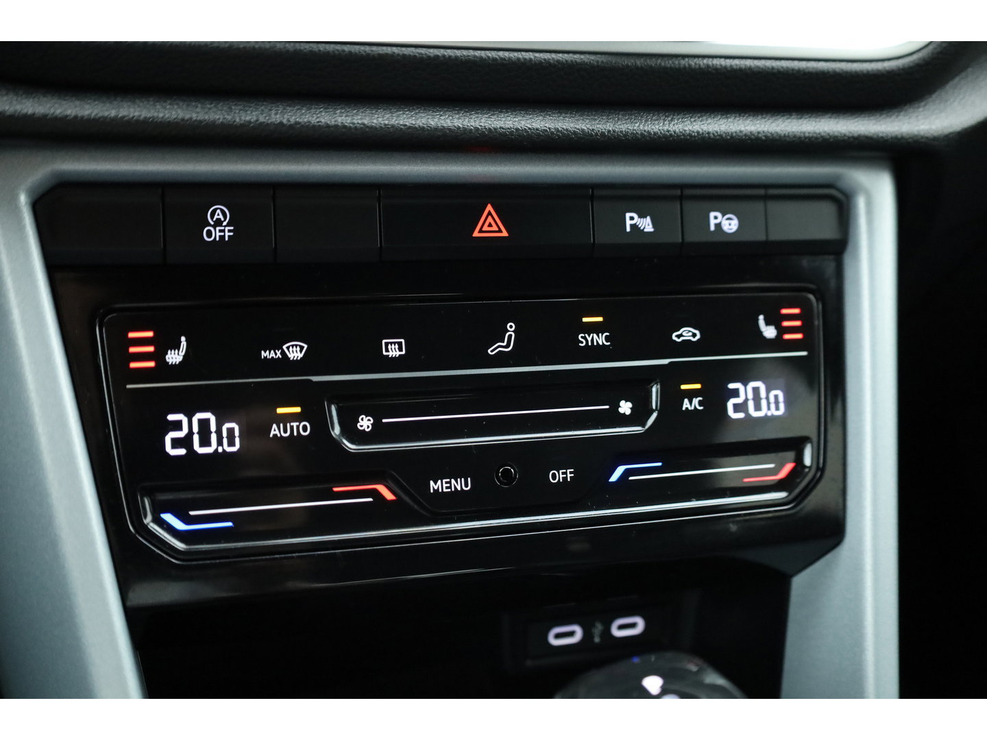 Volkswagen T-Roc 1.5 TSI Goal DSG | Afn. Trekhaak | Camera | Digi. Cockpit | Adapt. Cruise | Dodehoek. | NAV + CarPlay