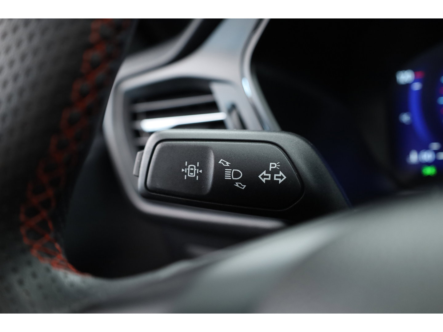 Ford Kuga 2.5 PHEV ST-Line X | Keyless | CarPlay | Camera | Panoramadak | Stoelverw. | Trekhaak | PDC V+A | DAB |