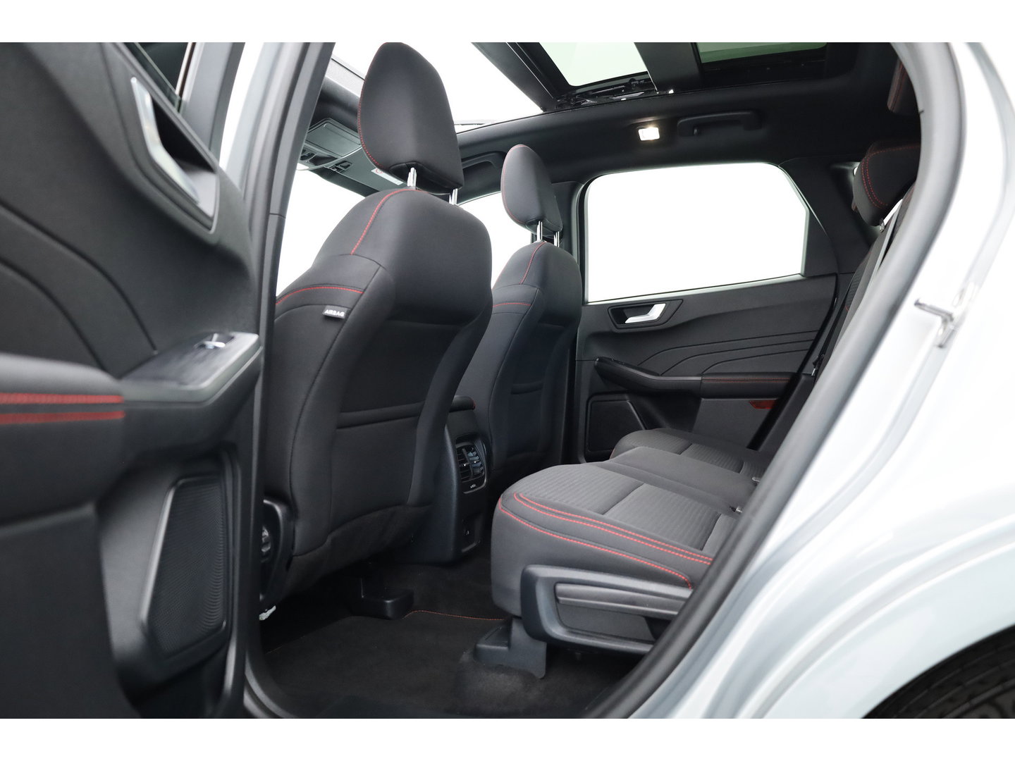 Ford Kuga 2.5 PHEV ST-Line X | Keyless | CarPlay | Camera | Panoramadak | Stoelverw. | Trekhaak | PDC V+A | DAB |