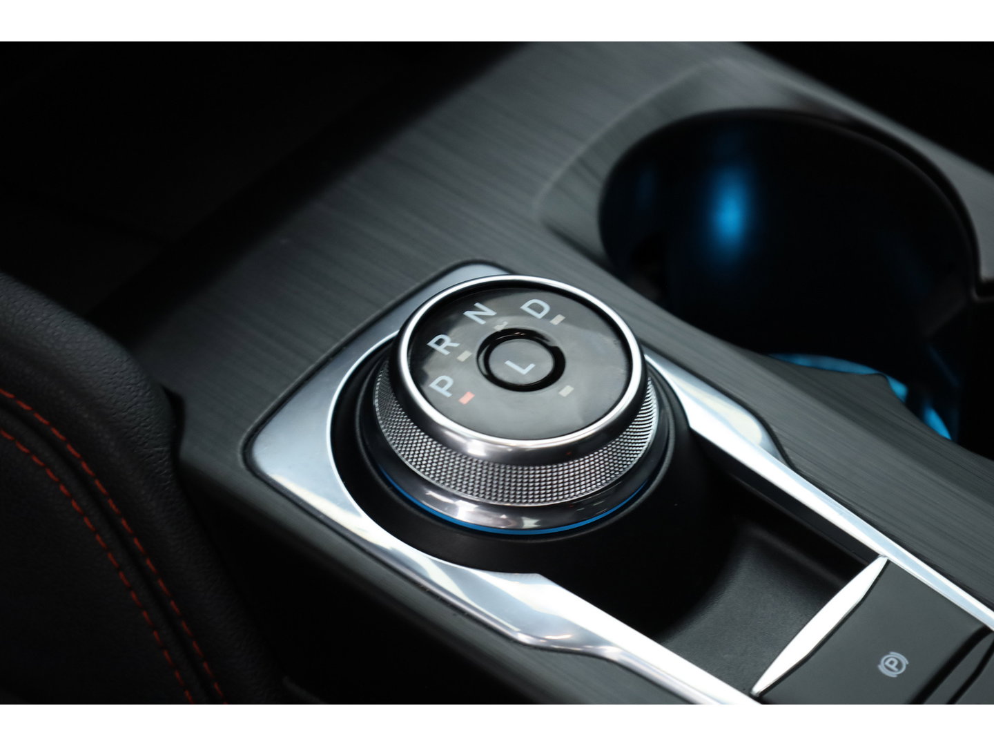 Ford Kuga 2.5 PHEV ST-Line X | Keyless | CarPlay | Camera | Panoramadak | Stoelverw. | Trekhaak | PDC V+A | DAB |