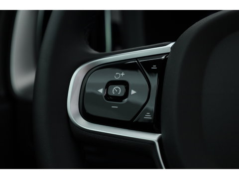 Volvo XC60 2.0 T8 Plug-in hybrid AWD Plus Black Edition | Pano | HUD | 360cam | H&K Audio | Elek. Trekhaak | Memory seats | Vapour Grey