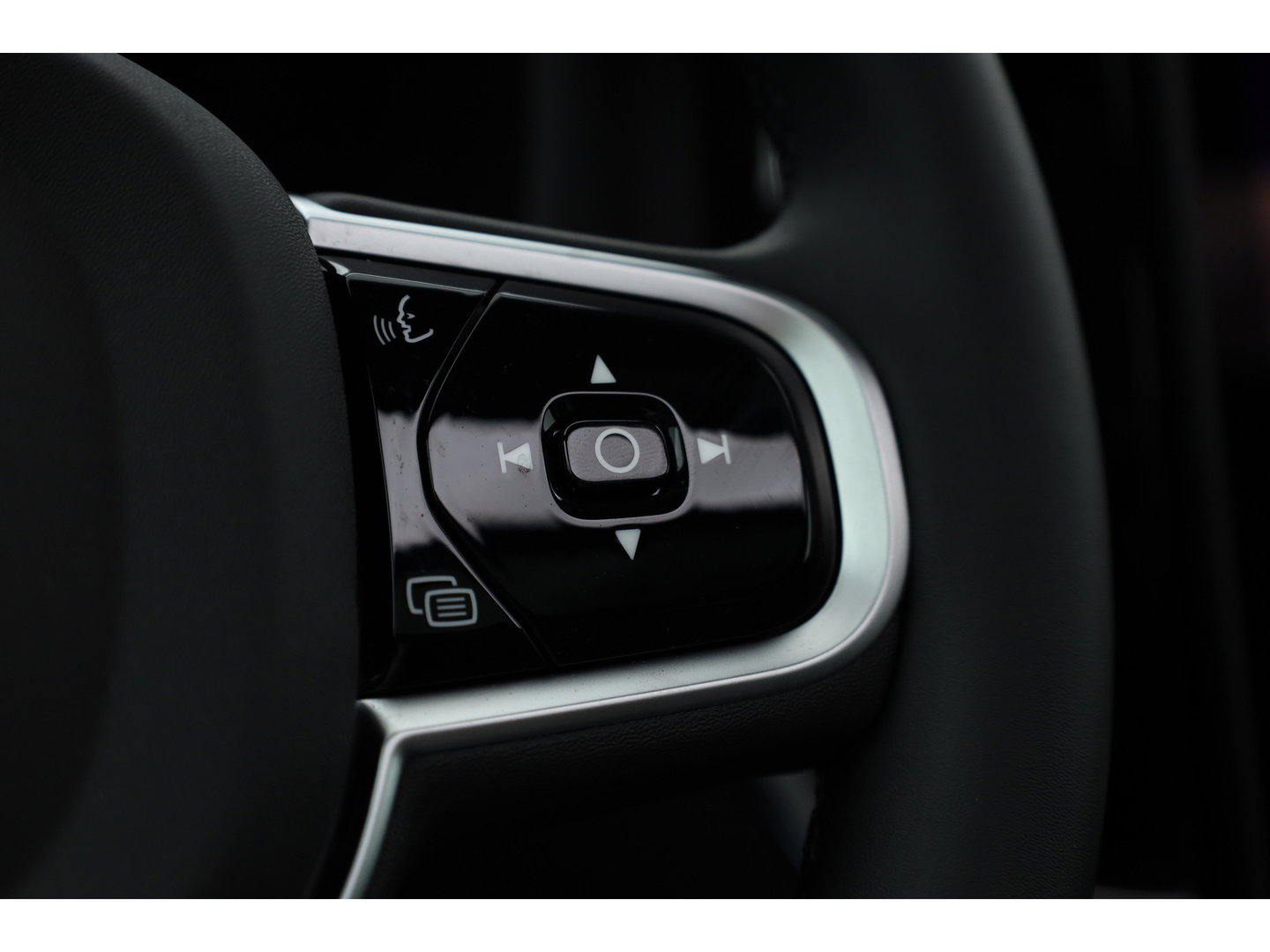 Volvo XC60 2.0 T8 Plug-in hybrid AWD Plus Black Edition | Pano | HUD | 360cam | H&K Audio | Elek. Trekhaak | Memory seats | Vapour Grey
