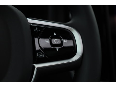 Volvo XC60 2.0 T8 Plug-in hybrid AWD Plus Black Edition | Pano | HUD | 360cam | H&K Audio | Elek. Trekhaak | Memory seats | Vapour Grey