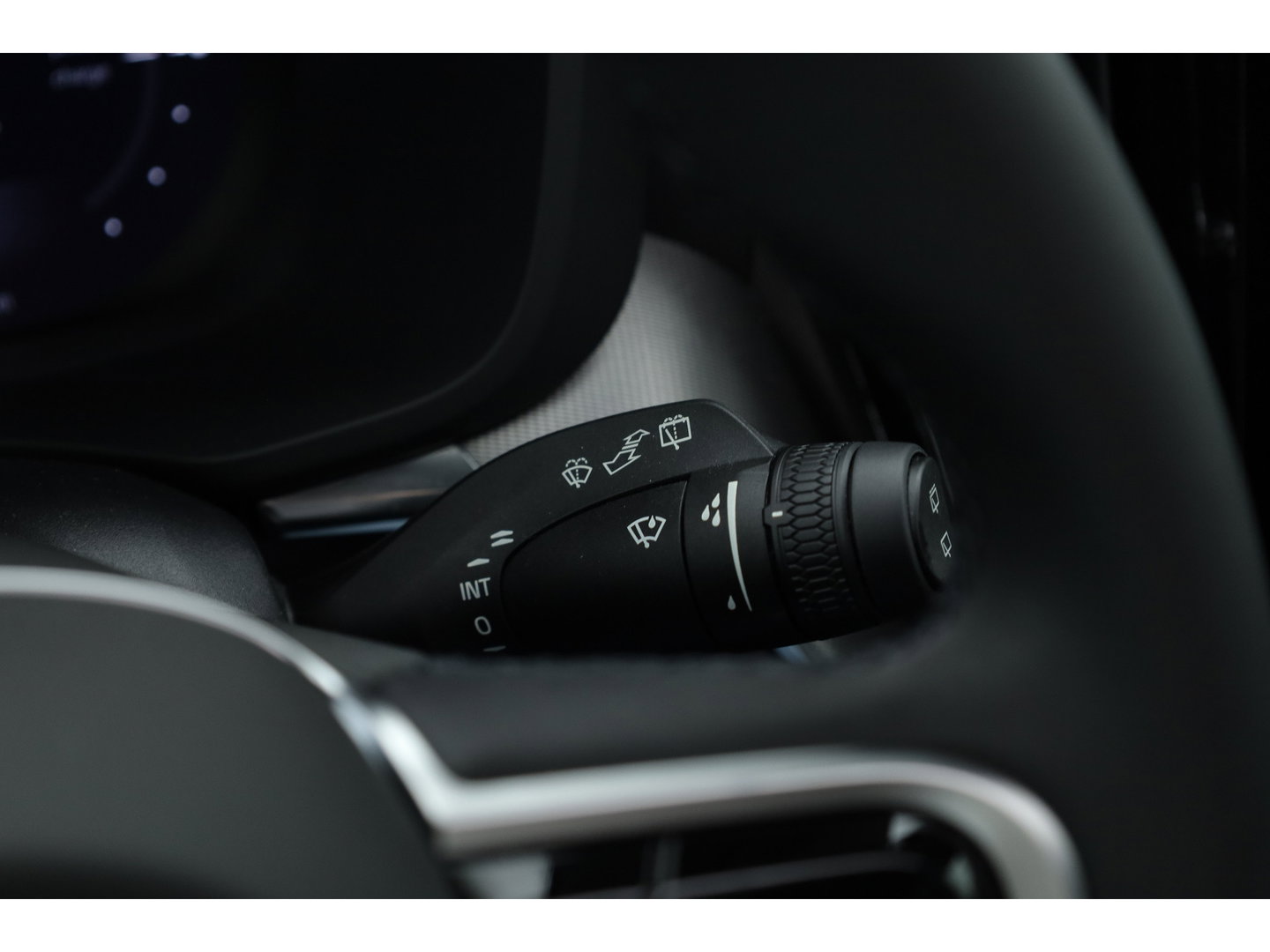 Volvo XC60 2.0 T8 Plug-in hybrid AWD Plus Black Edition | Pano | HUD | 360cam | H&K Audio | Elek. Trekhaak | Memory seats | Vapour Grey