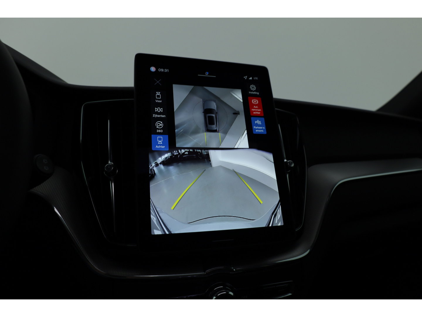 Volvo XC60 2.0 T8 Plug-in hybrid AWD Plus Black Edition | Pano | HUD | 360cam | H&K Audio | Elek. Trekhaak | Memory seats | Vapour Grey