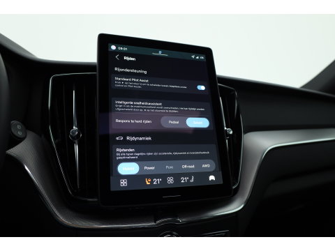 Volvo XC60 2.0 T8 Plug-in hybrid AWD Plus Black Edition | Pano | HUD | 360cam | H&K Audio | Elek. Trekhaak | Memory seats | Vapour Grey