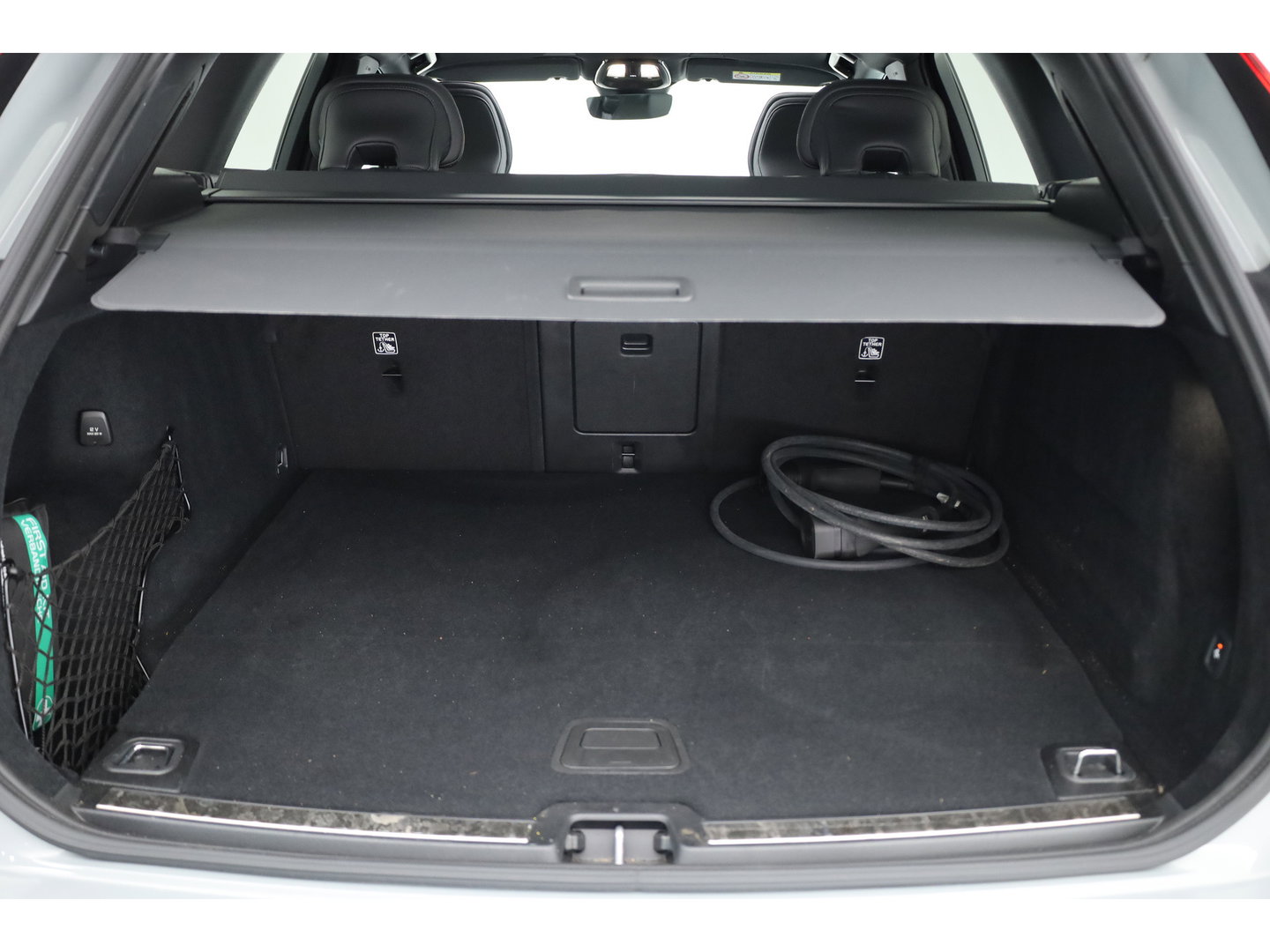 Volvo XC60 2.0 T8 Plug-in hybrid AWD Plus Black Edition | Pano | HUD | 360cam | H&K Audio | Elek. Trekhaak | Memory seats | Vapour Grey