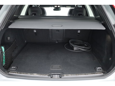 Volvo XC60 2.0 T8 Plug-in hybrid AWD Plus Black Edition | Pano | HUD | 360cam | H&K Audio | Elek. Trekhaak | Memory seats | Vapour Grey