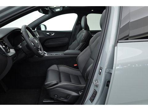 Volvo XC60 2.0 T8 Plug-in hybrid AWD Plus Black Edition | Pano | HUD | 360cam | H&K Audio | Elek. Trekhaak | Memory seats | Vapour Grey