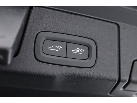 Volvo XC60 2.0 T8 Plug-in hybrid AWD Plus Black Edition | Pano | HUD | 360cam | H&K Audio | Elek. Trekhaak | Memory seats | Vapour Grey