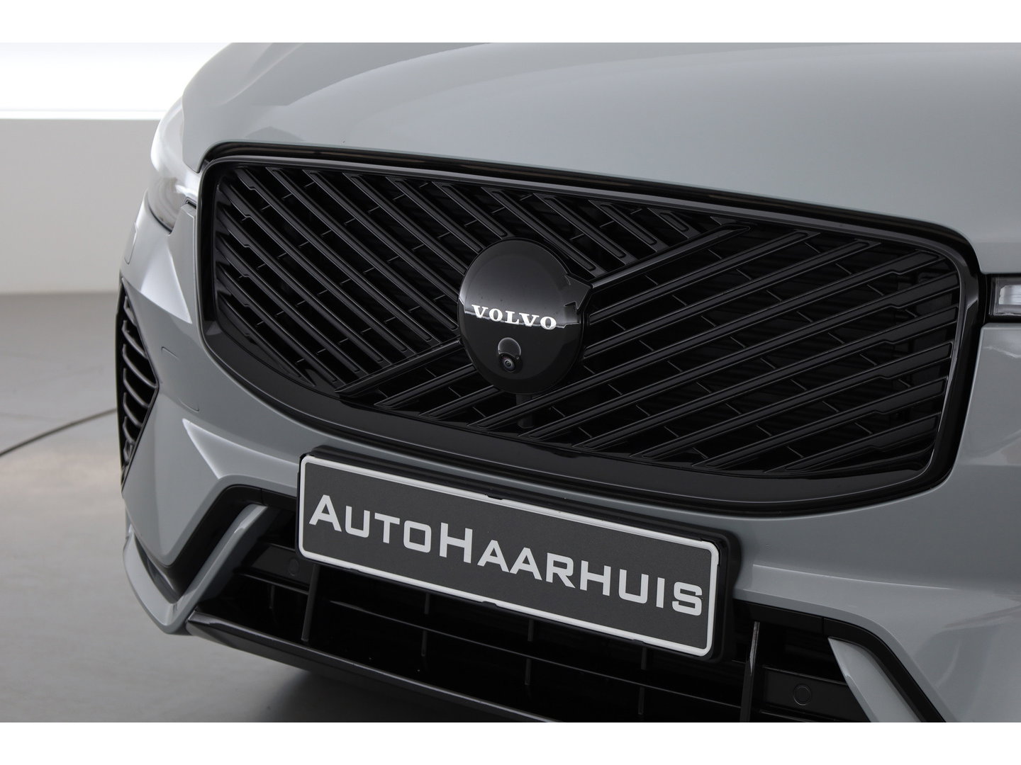 Volvo XC60 2.0 T8 Plug-in hybrid AWD Plus Black Edition | Pano | HUD | 360cam | H&K Audio | Elek. Trekhaak | Memory seats | Vapour Grey