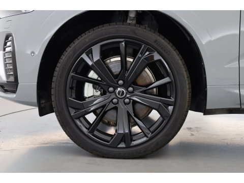 Volvo XC60 2.0 T8 Plug-in hybrid AWD Plus Black Edition | Pano | HUD | 360cam | H&K Audio | Elek. Trekhaak | Memory seats | Vapour Grey