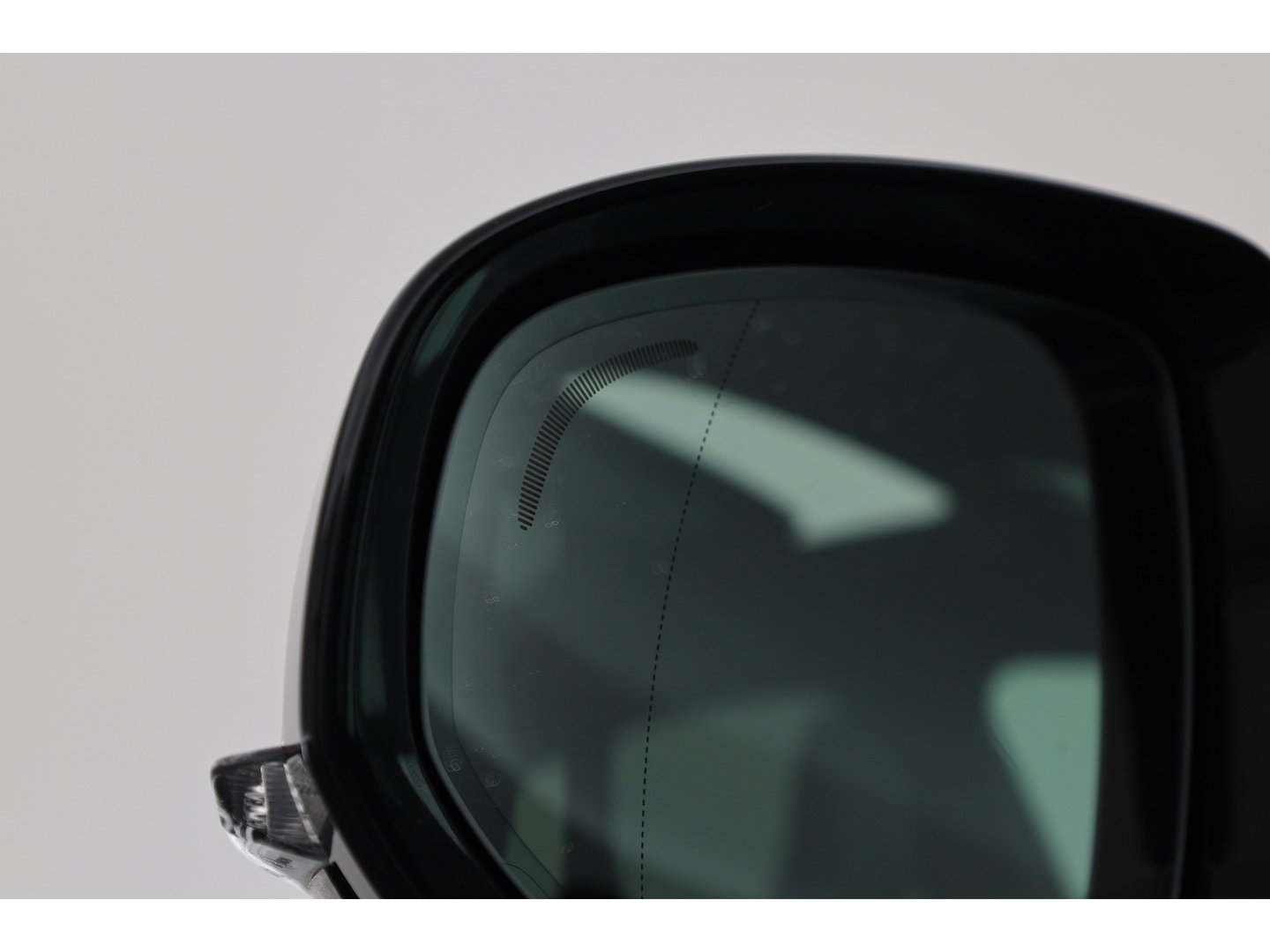Volvo XC60 2.0 T8 Plug-in hybrid AWD Plus Black Edition | Pano | HUD | 360cam | H&K Audio | Elek. Trekhaak | Memory seats | Vapour Grey