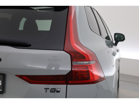 Volvo XC60 2.0 T8 Plug-in hybrid AWD Plus Black Edition | Pano | HUD | 360cam | H&K Audio | Elek. Trekhaak | Memory seats | Vapour Grey