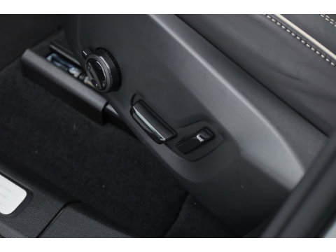 Volvo XC60 2.0 T8 Plug-in hybrid AWD Plus Black Edition | Pano | HUD | 360cam | H&K Audio | Elek. Trekhaak | Memory seats | Vapour Grey