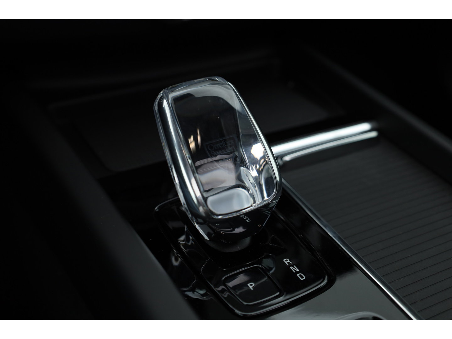 Volvo XC60 2.0 T8 Plug-in hybrid AWD Plus Black Edition | Pano | HUD | 360cam | H&K Audio | Elek. Trekhaak | Memory seats | Vapour Grey