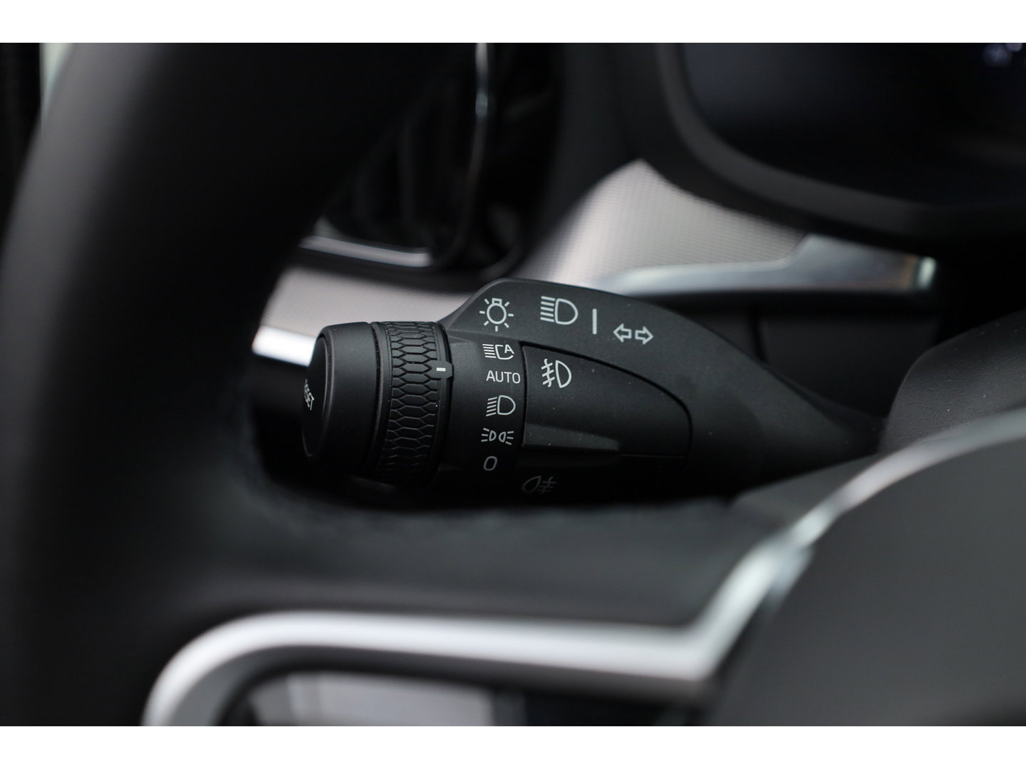 Volvo V60 2.0 B4 Ultra Dark | Pano | HUD | 360cam | Memory | Google info. | Pilot Assist | Stoel- Stuurverw. | H&K Audio