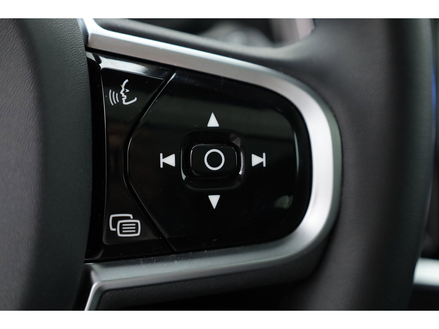 Volvo V60 2.0 B4 Ultra Dark | Pano | HUD | 360cam | Memory | Google info. | Pilot Assist | Stoel- Stuurverw. | H&K Audio
