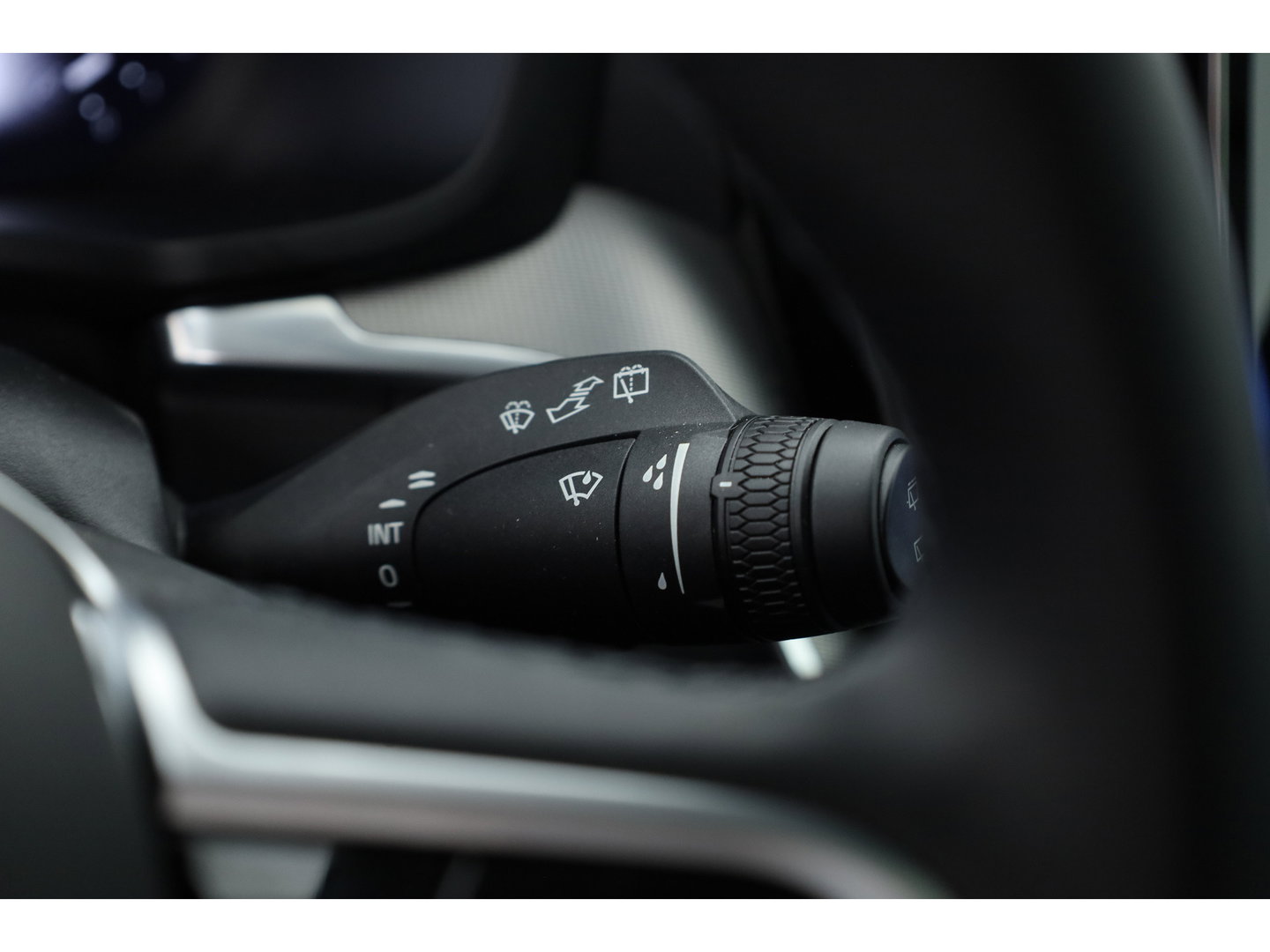 Volvo V60 2.0 B4 Ultra Dark | Pano | HUD | 360cam | Memory | Google info. | Pilot Assist | Stoel- Stuurverw. | H&K Audio