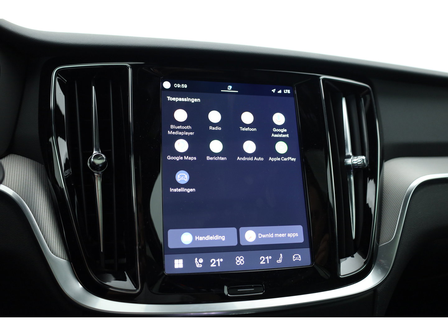 Volvo V60 2.0 B4 Ultra Dark | Pano | HUD | 360cam | Memory | Google info. | Pilot Assist | Stoel- Stuurverw. | H&K Audio