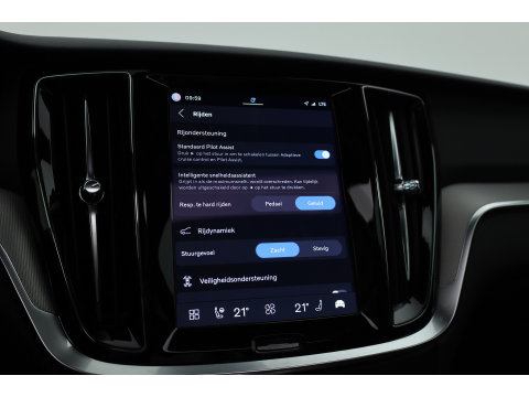 Volvo V60 2.0 B4 Ultra Dark | Pano | HUD | 360cam | Memory | Google info. | Pilot Assist | Stoel- Stuurverw. | H&K Audio