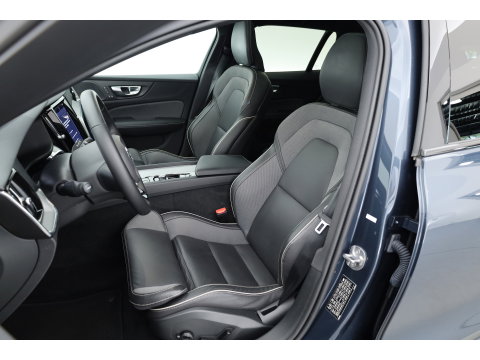 Volvo V60 2.0 B4 Ultra Dark | Pano | HUD | 360cam | Memory | Google info. | Pilot Assist | Stoel- Stuurverw. | H&K Audio