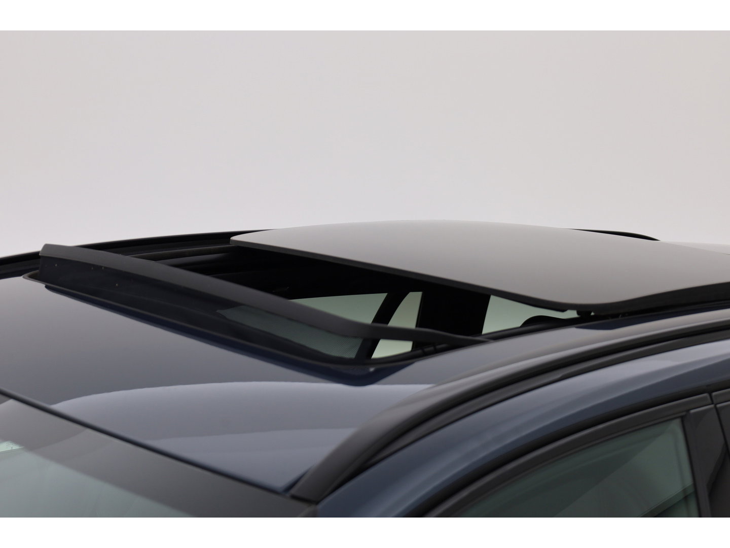 Volvo V60 2.0 B4 Ultra Dark | Pano | HUD | 360cam | Memory | Google info. | Pilot Assist | Stoel- Stuurverw. | H&K Audio