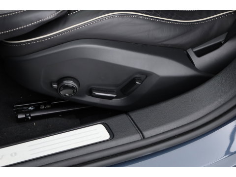 Volvo V60 2.0 B4 Ultra Dark | Pano | HUD | 360cam | Memory | Google info. | Pilot Assist | Stoel- Stuurverw. | H&K Audio