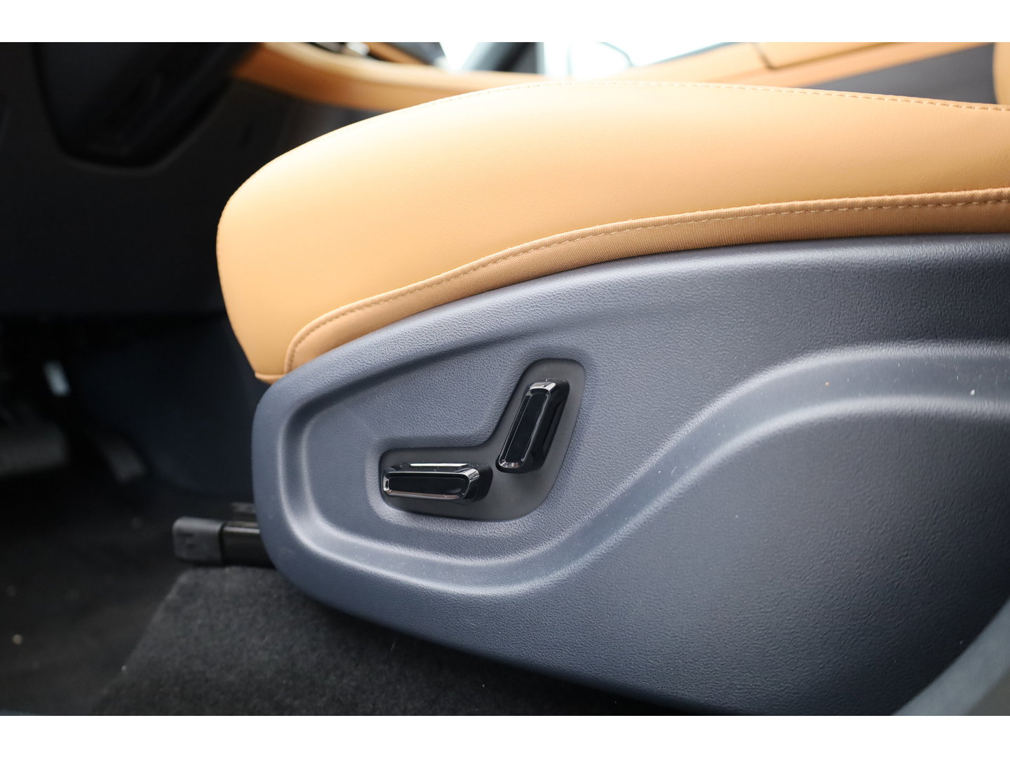 GEELY Starray EM-i 1.5 Max | 18.4 kWh Batterij | 83km WLTP | Stoel- stuurverw. | Pano | 360cam | Stoelvent. | 19'' | HUD | Flyme