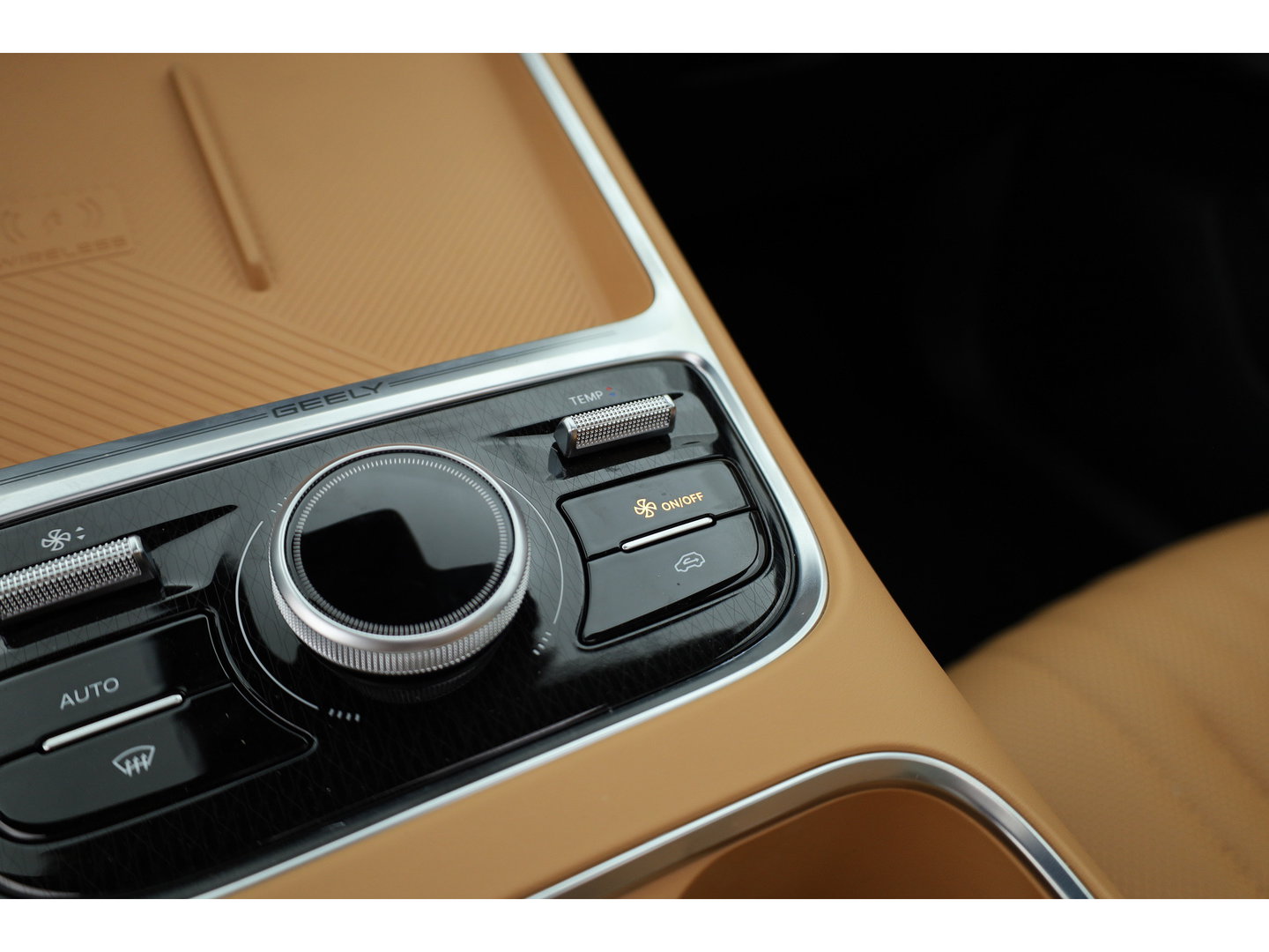 GEELY Starray EM-i 1.5 Max | 18.4 kWh Batterij | 83km WLTP | Stoel- stuurverw. | Pano | 360cam | Stoelvent. | 19'' | HUD | Flyme