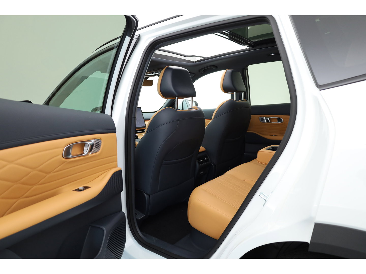 GEELY Starray EM-i 1.5 Max | 18.4 kWh Batterij | 83km WLTP | Stoel- stuurverw. | Pano | 360cam | Stoelvent. | 19'' | HUD | Flyme