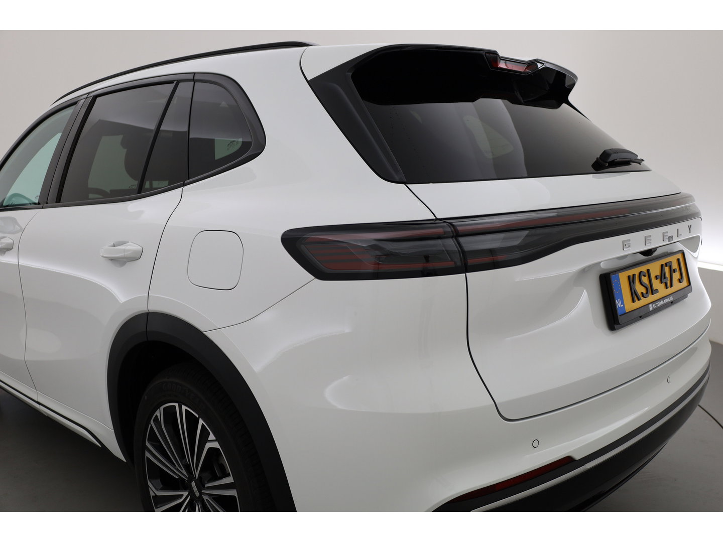 GEELY Starray EM-i 1.5 Max | 18.4 kWh Batterij | 83km WLTP | Stoel- stuurverw. | Pano | 360cam | Stoelvent. | 19'' | HUD | Flyme
