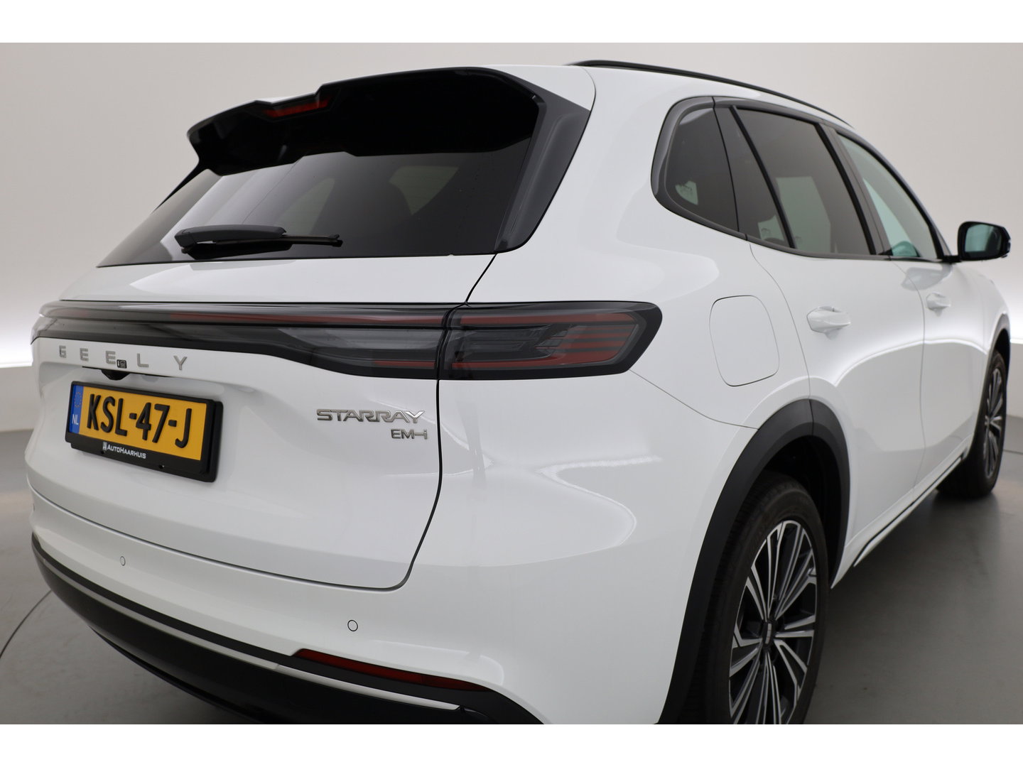GEELY Starray EM-i 1.5 Max | 18.4 kWh Batterij | 83km WLTP | Stoel- stuurverw. | Pano | 360cam | Stoelvent. | 19'' | HUD | Flyme