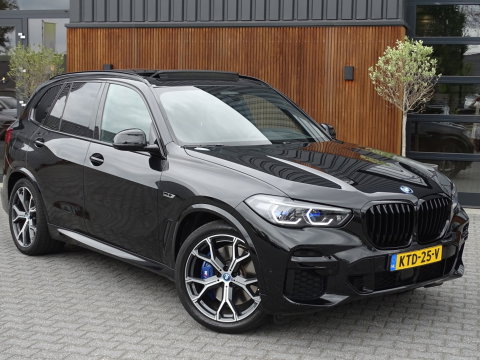BMW X5 45e 394PK X-Drive M-Sport / Skylounge / B&W / Carbon / Alcantara / 360°