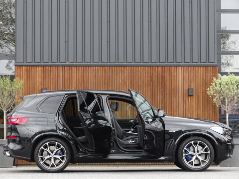 BMW X5 45e 394PK X-Drive M-Sport / Skylounge / B&W / Carbon / Alcantara / 360°