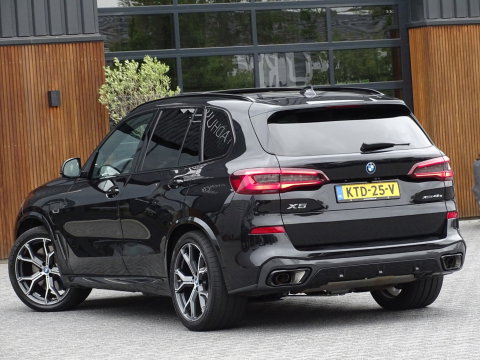 BMW X5 45e 394PK X-Drive M-Sport / Skylounge / B&W / Carbon / Alcantara / 360°